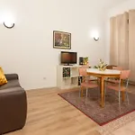 Free Parking - Retreat In Milano Centrale